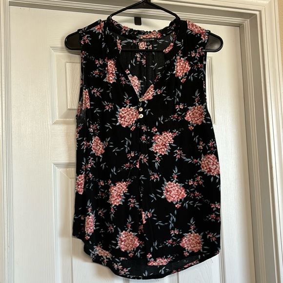 Floral, Sleeveless Summer Top - Picture 1 of 3